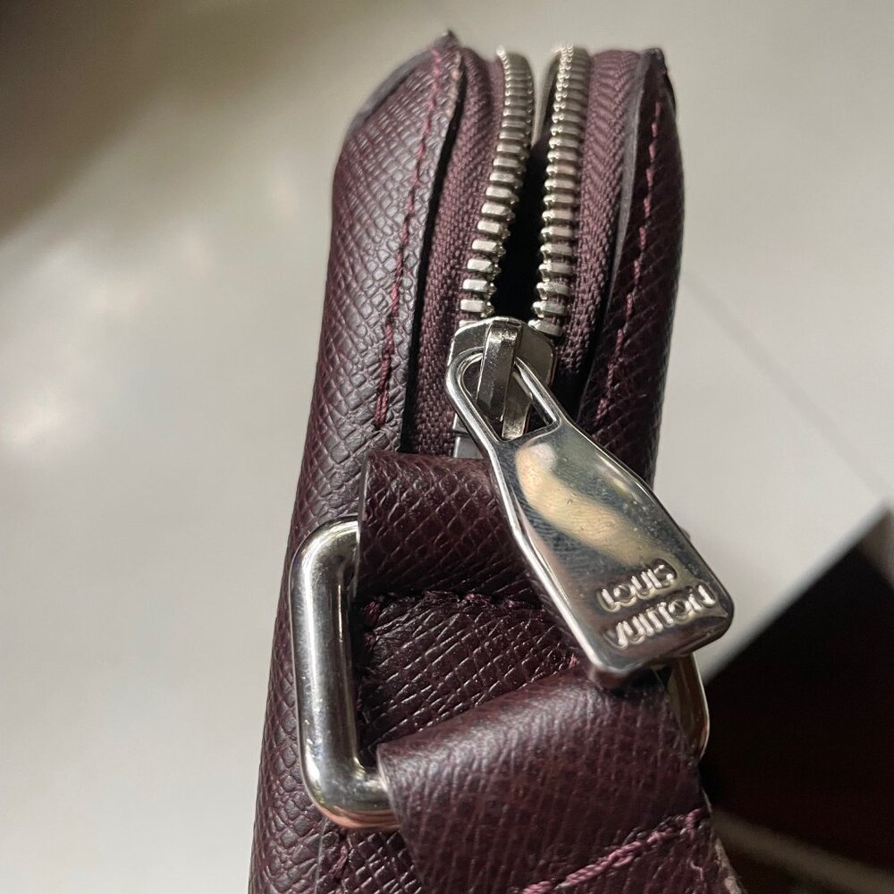 Louis Vuitton Brown Taiga Messenger / Tote Bag - Picture 3 of 8